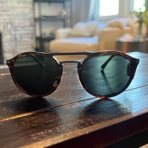 BRAND NEW! Unisex Persol Sunglasses with case/lens cloth.
